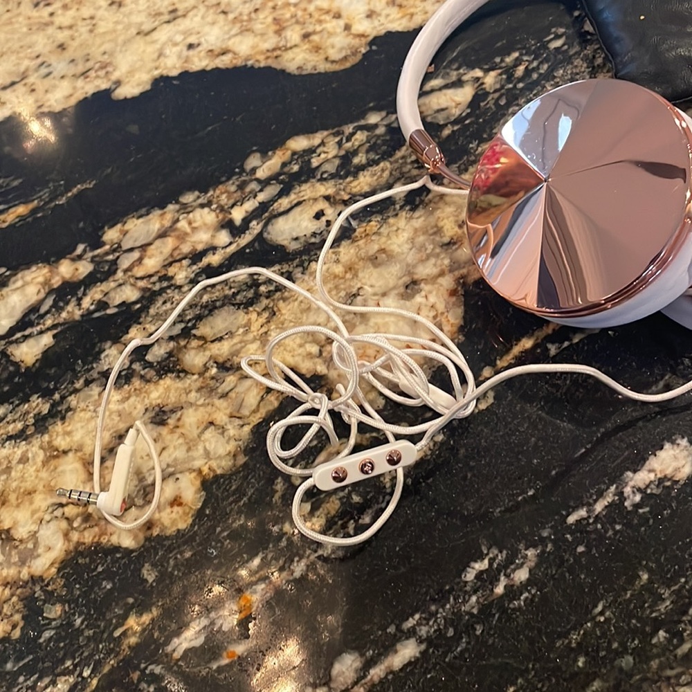 Frends wired headset. - Picture 2 of 5